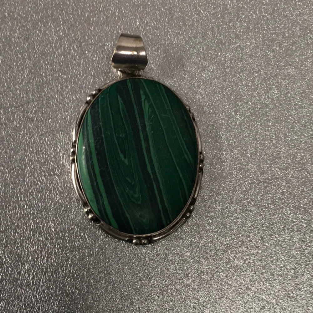 Elegant Green and Silver Pendant 925